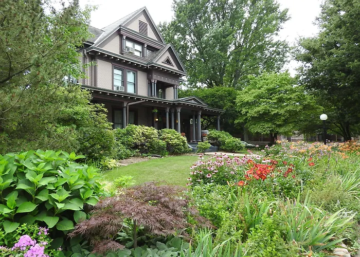 Garden Bed & Breakfast 3*